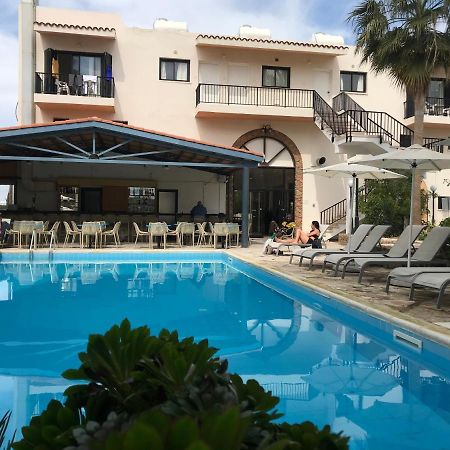 New York Plaza Hotel Apartments Paphos Buitenkant foto
