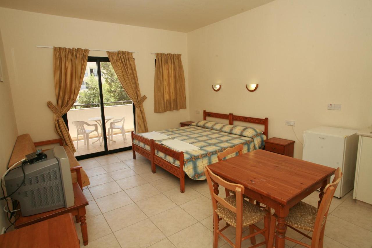 New York Plaza Hotel Apartments Paphos Kamer foto