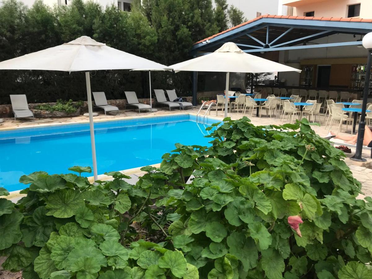 New York Plaza Hotel Apartments Paphos Buitenkant foto