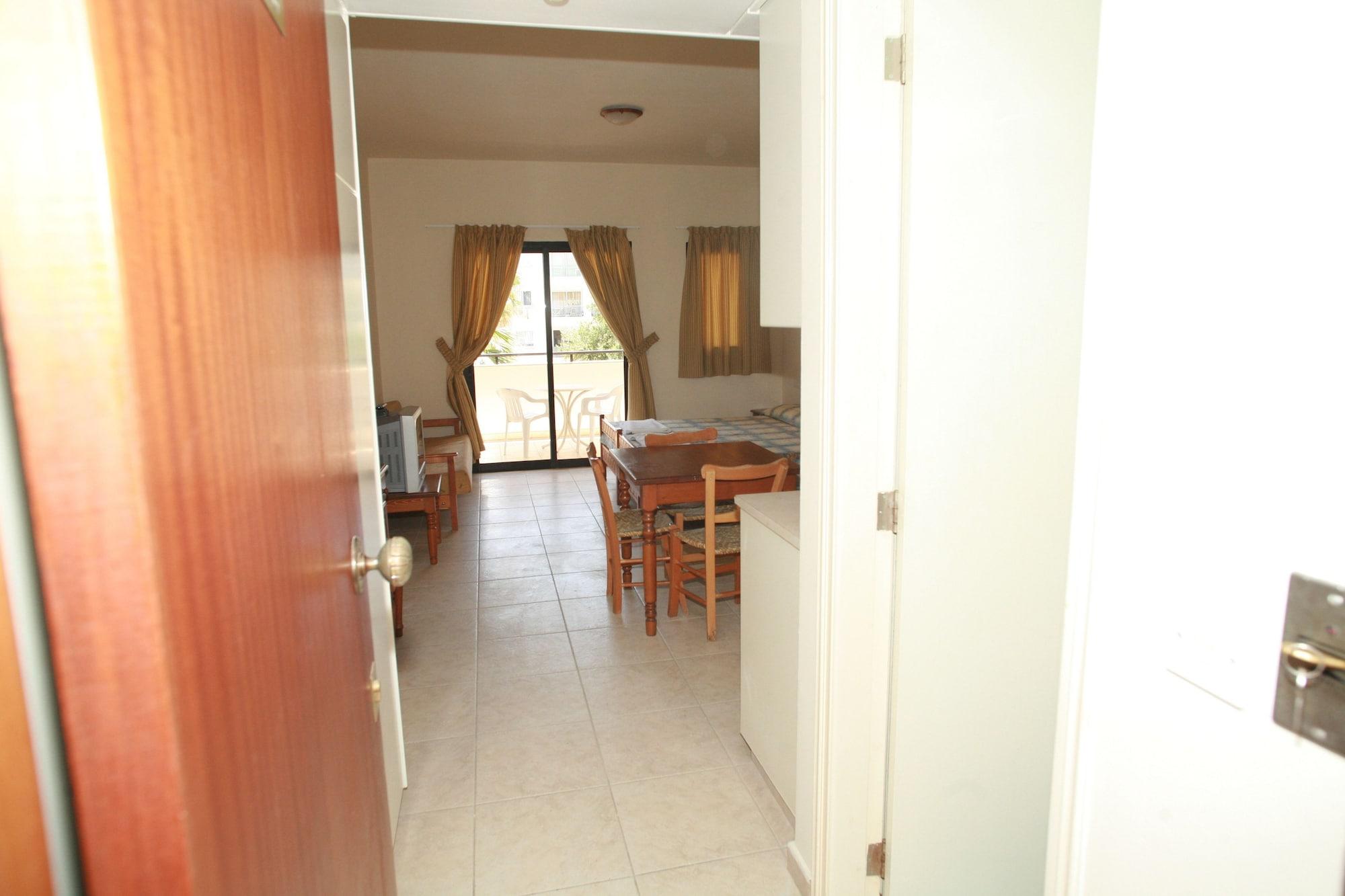 New York Plaza Hotel Apartments Paphos Buitenkant foto