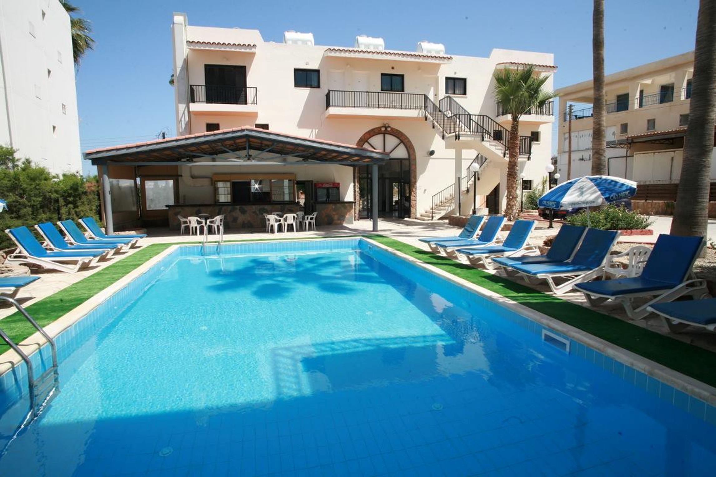 New York Plaza Hotel Apartments Paphos Buitenkant foto