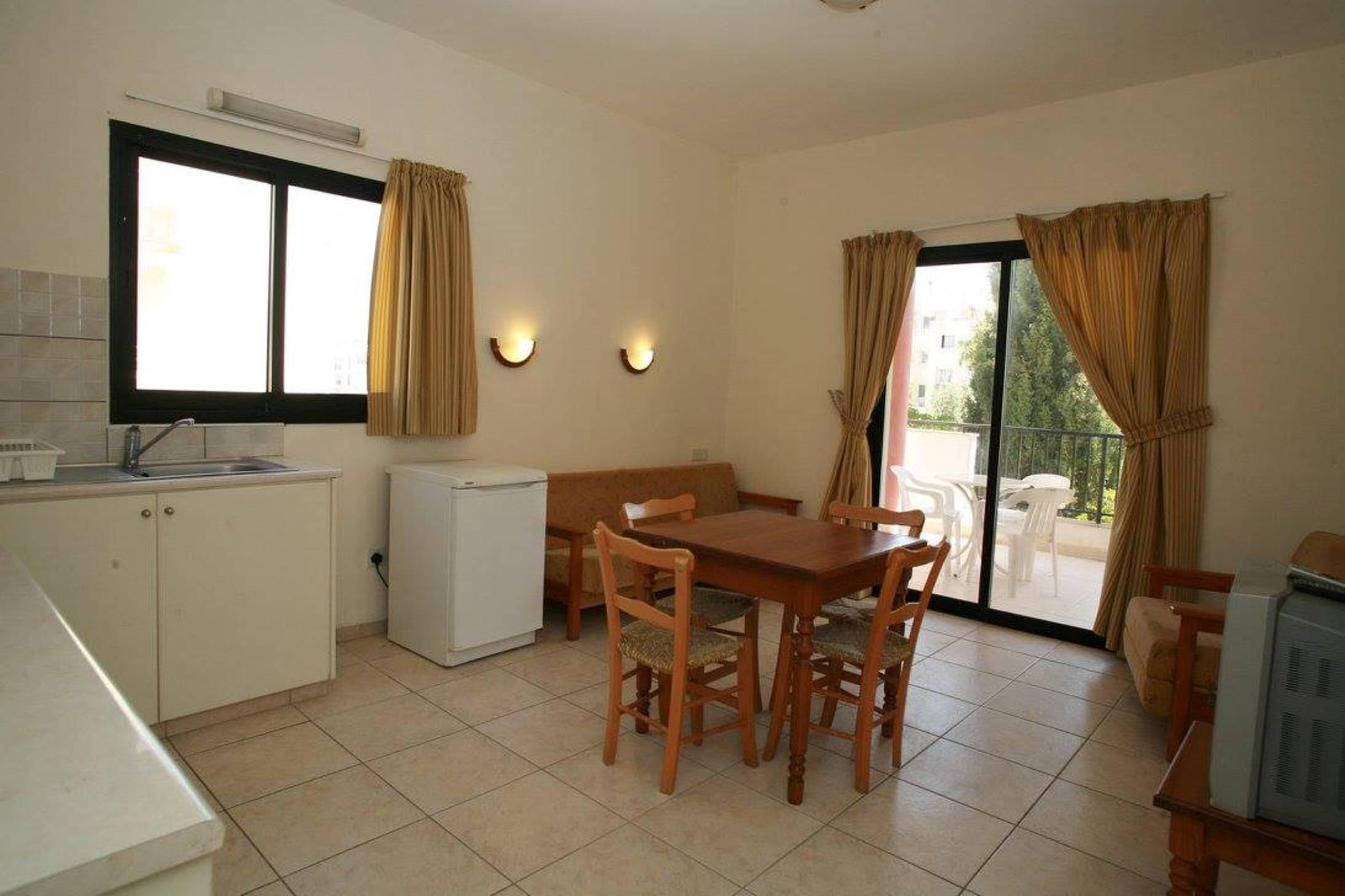 New York Plaza Hotel Apartments Paphos Buitenkant foto