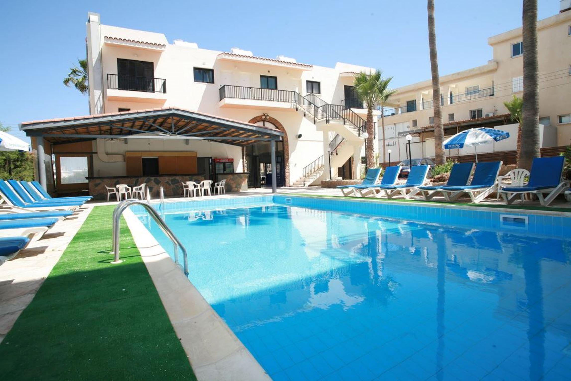 New York Plaza Hotel Apartments Paphos Buitenkant foto