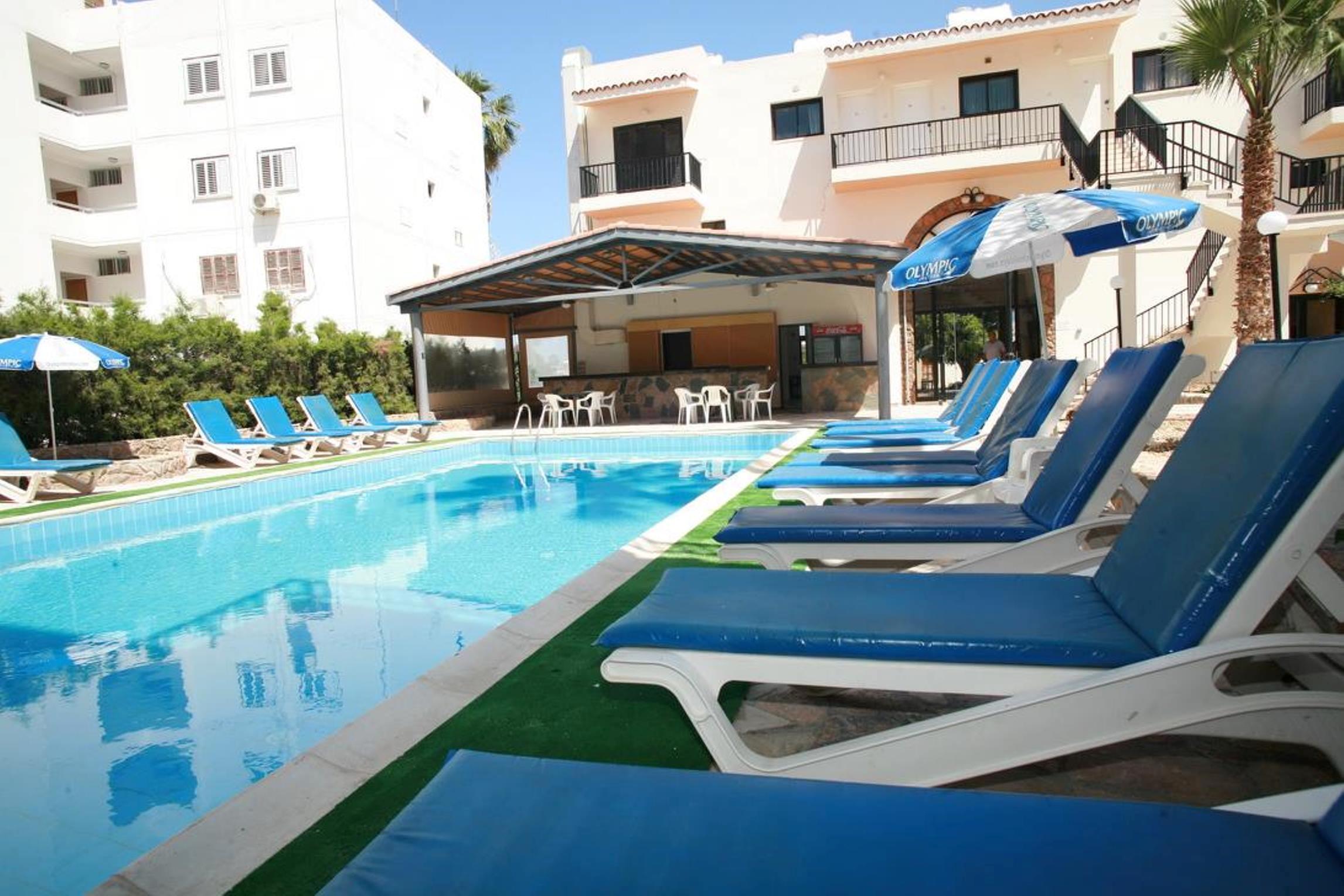 New York Plaza Hotel Apartments Paphos Buitenkant foto