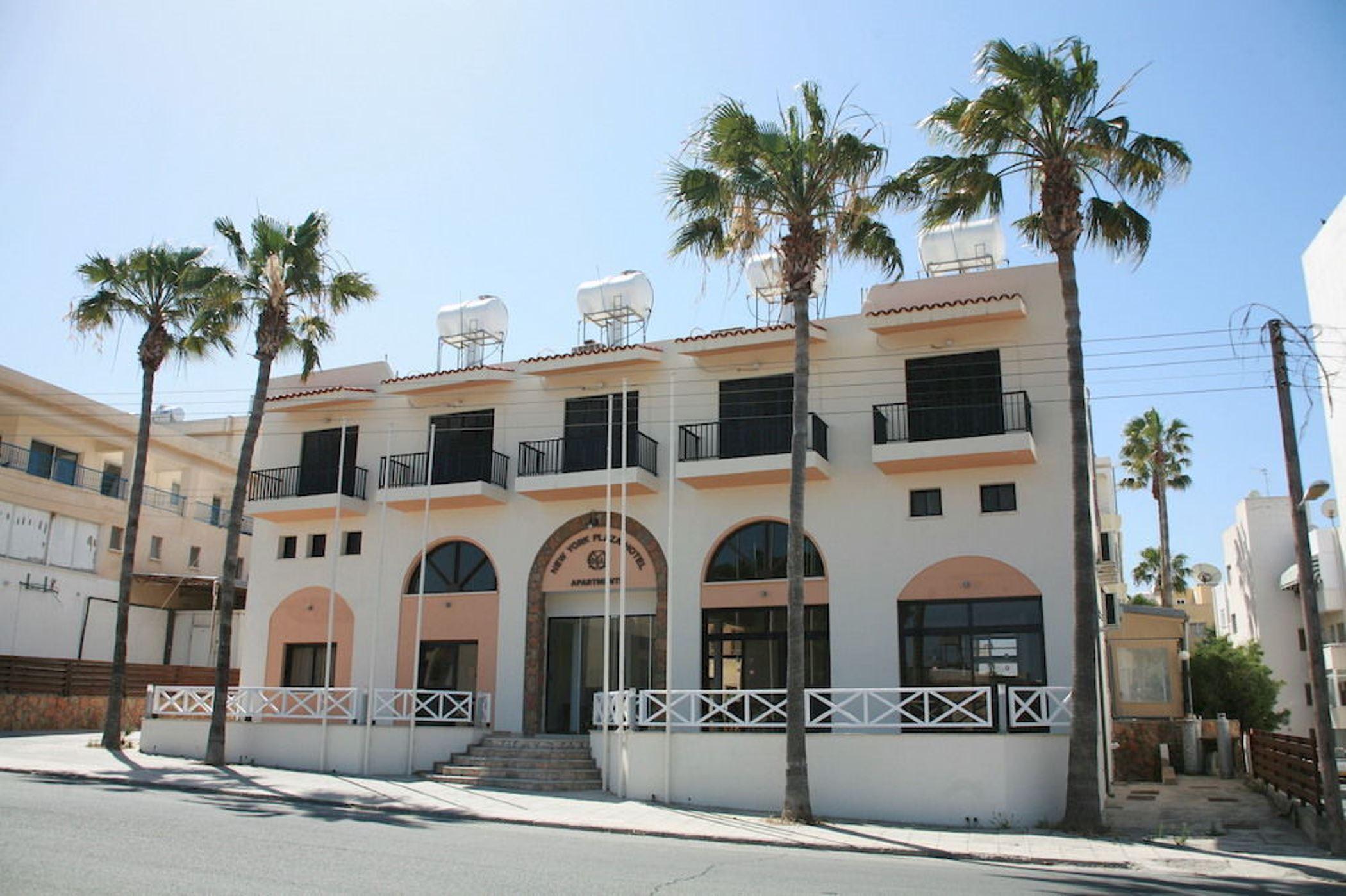 New York Plaza Hotel Apartments Paphos Buitenkant foto