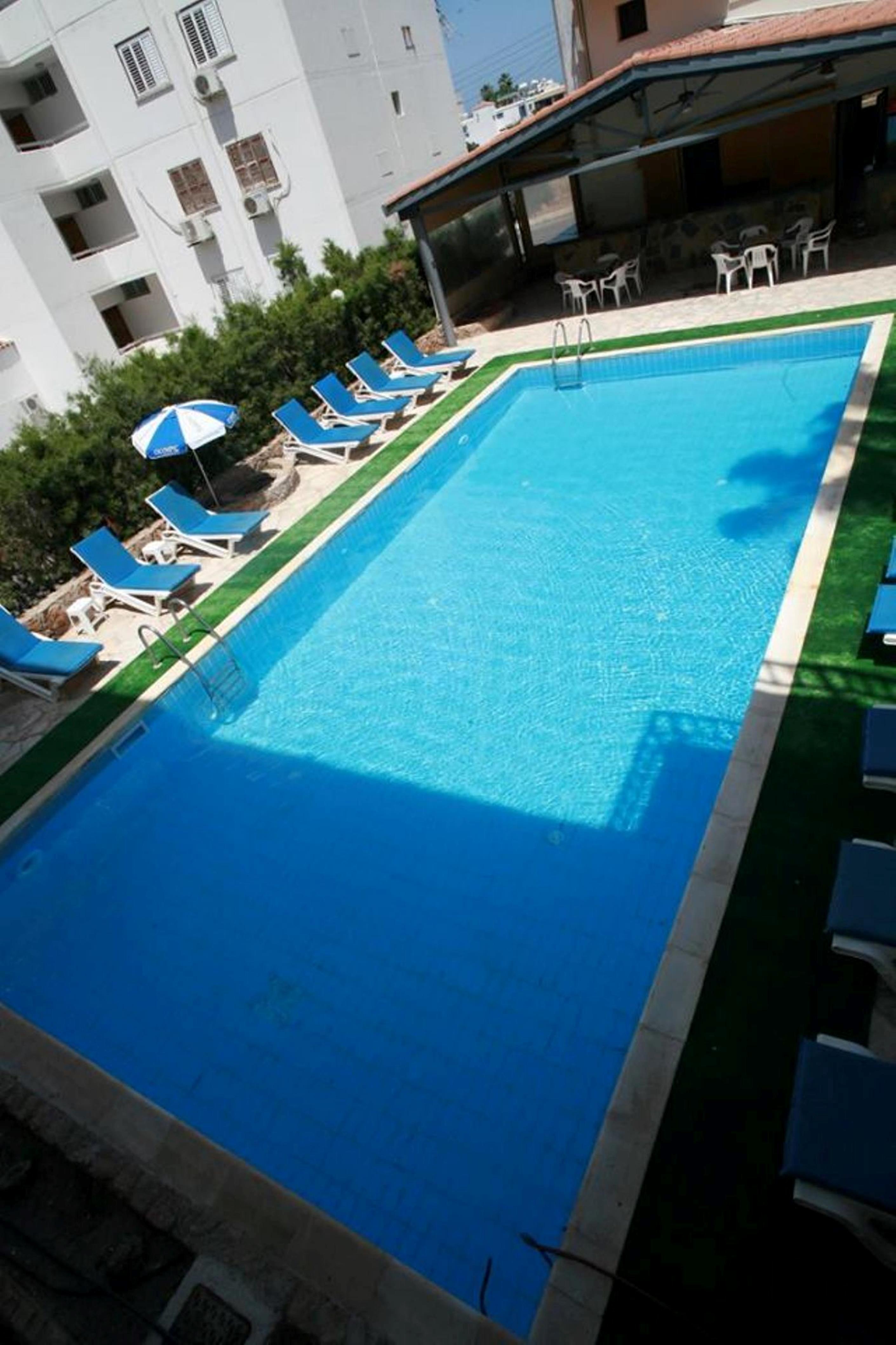 New York Plaza Hotel Apartments Paphos Buitenkant foto