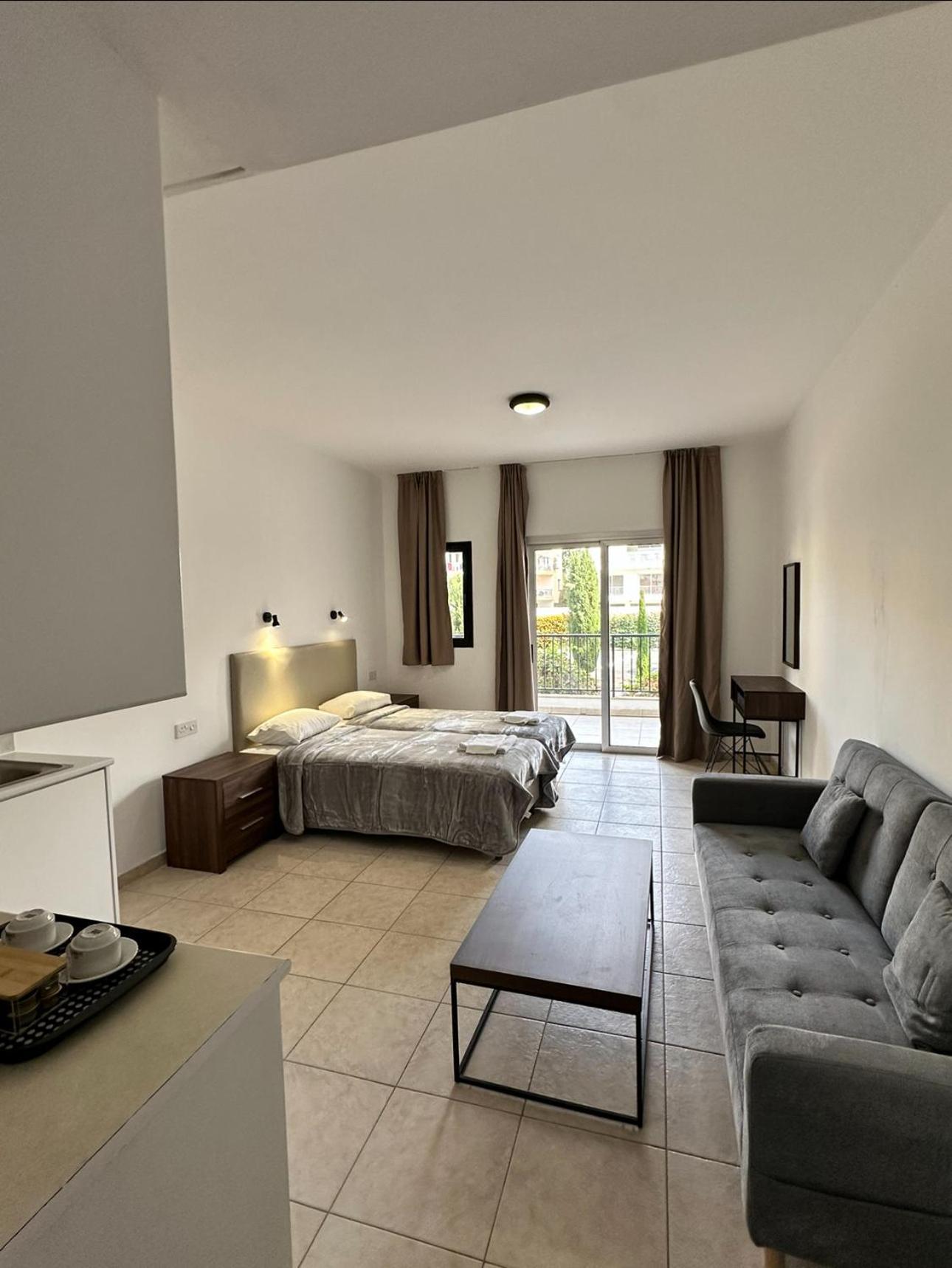 New York Plaza Hotel Apartments Paphos Buitenkant foto