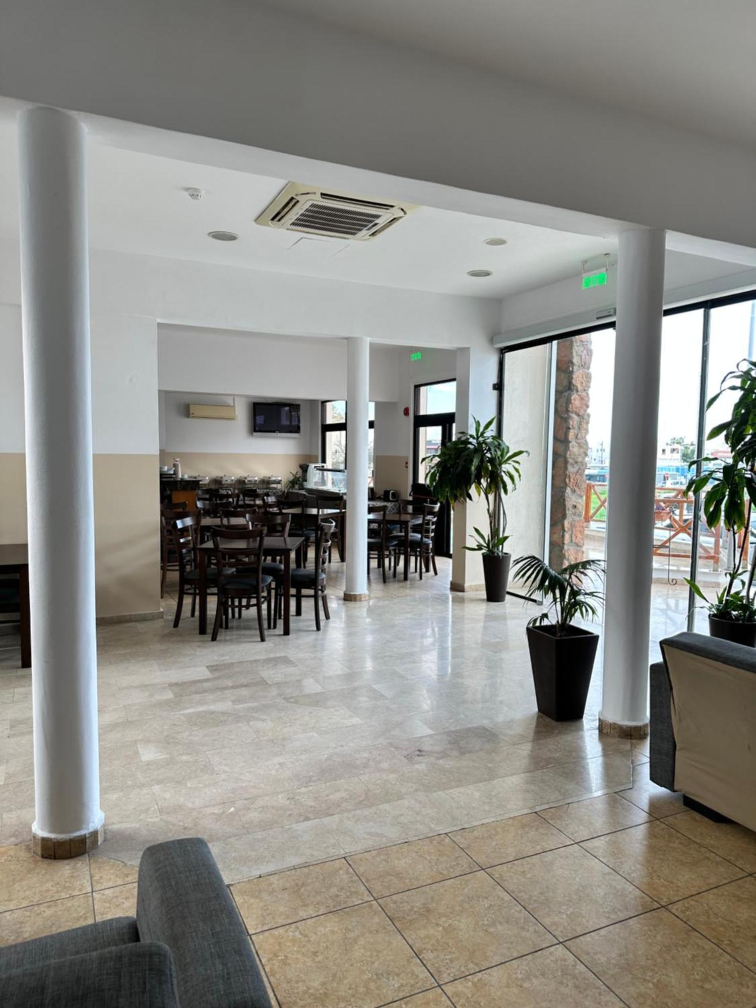 New York Plaza Hotel Apartments Paphos Buitenkant foto
