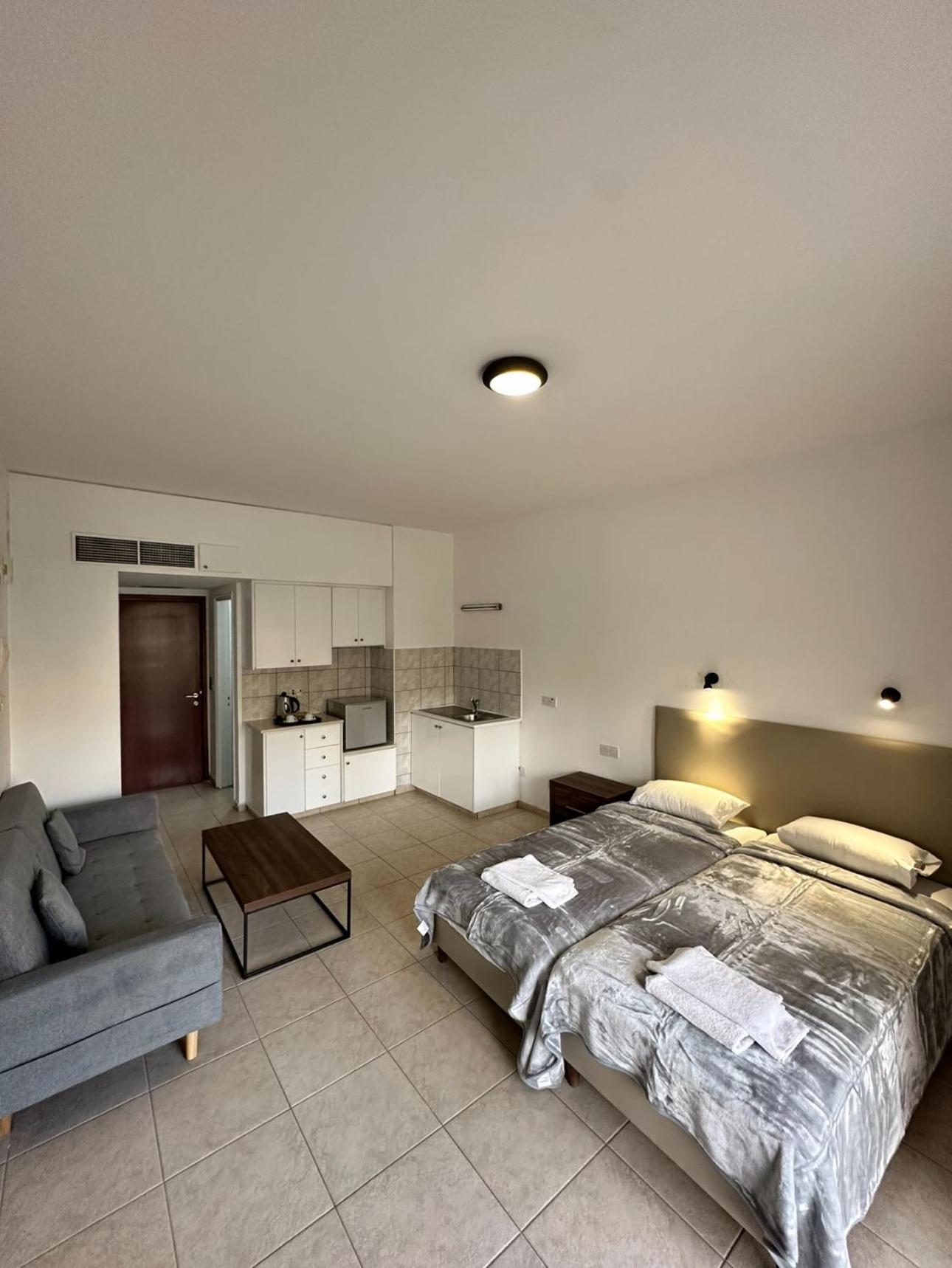 New York Plaza Hotel Apartments Paphos Buitenkant foto