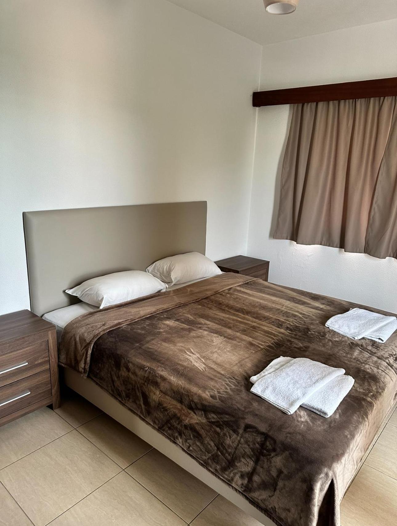 New York Plaza Hotel Apartments Paphos Buitenkant foto