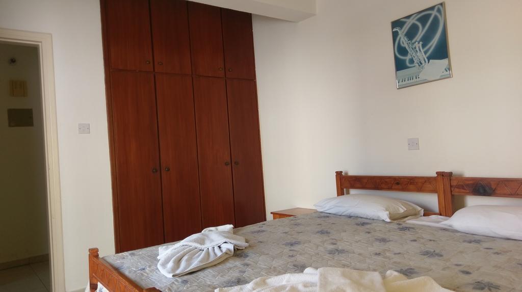 New York Plaza Hotel Apartments Paphos Buitenkant foto