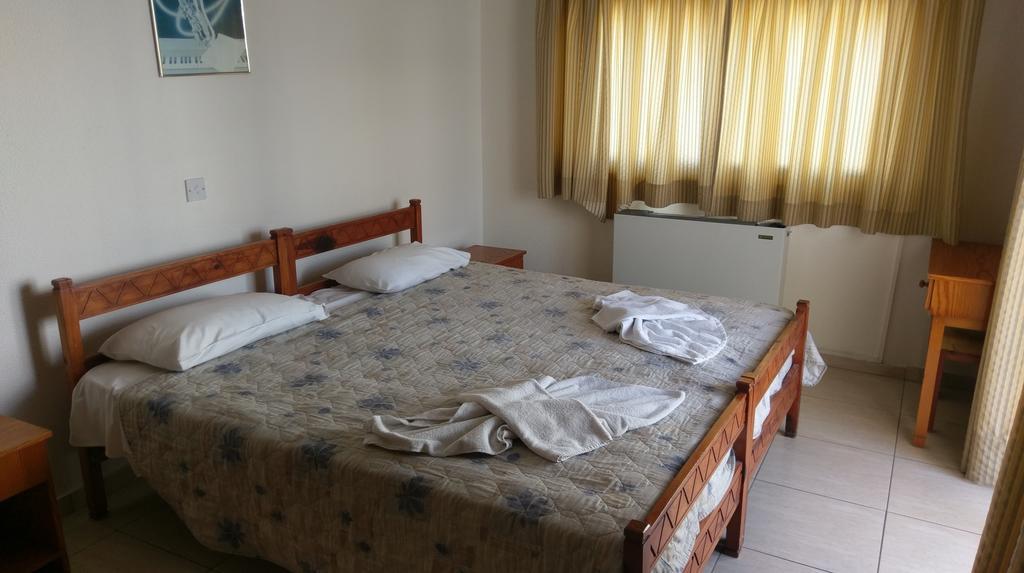 New York Plaza Hotel Apartments Paphos Buitenkant foto