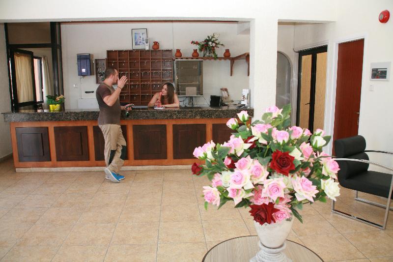 New York Plaza Hotel Apartments Paphos Buitenkant foto